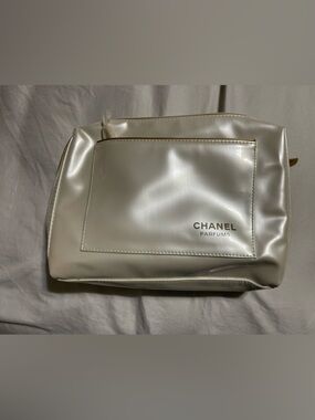 Chanel Parfum Novelty Beauty Small Bag Pearly White